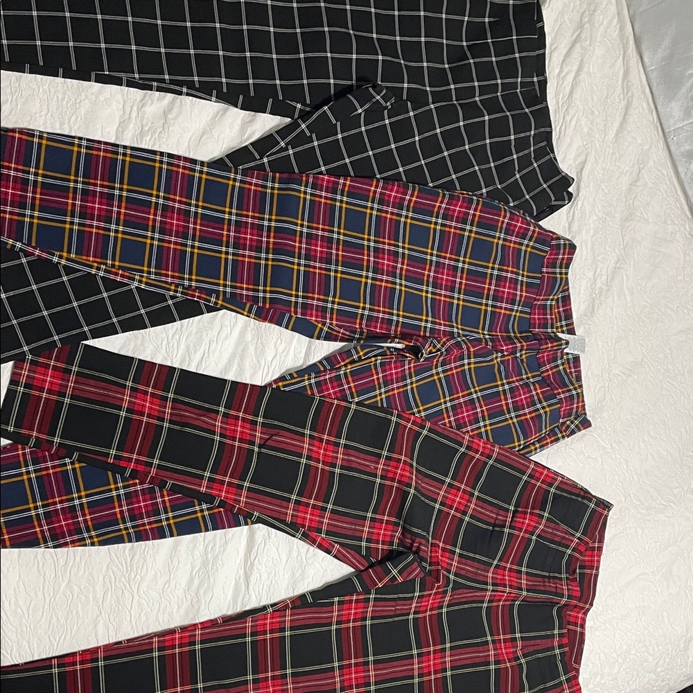 Cropped Ankle-Length Plaid Pants in Red Black - Women's
